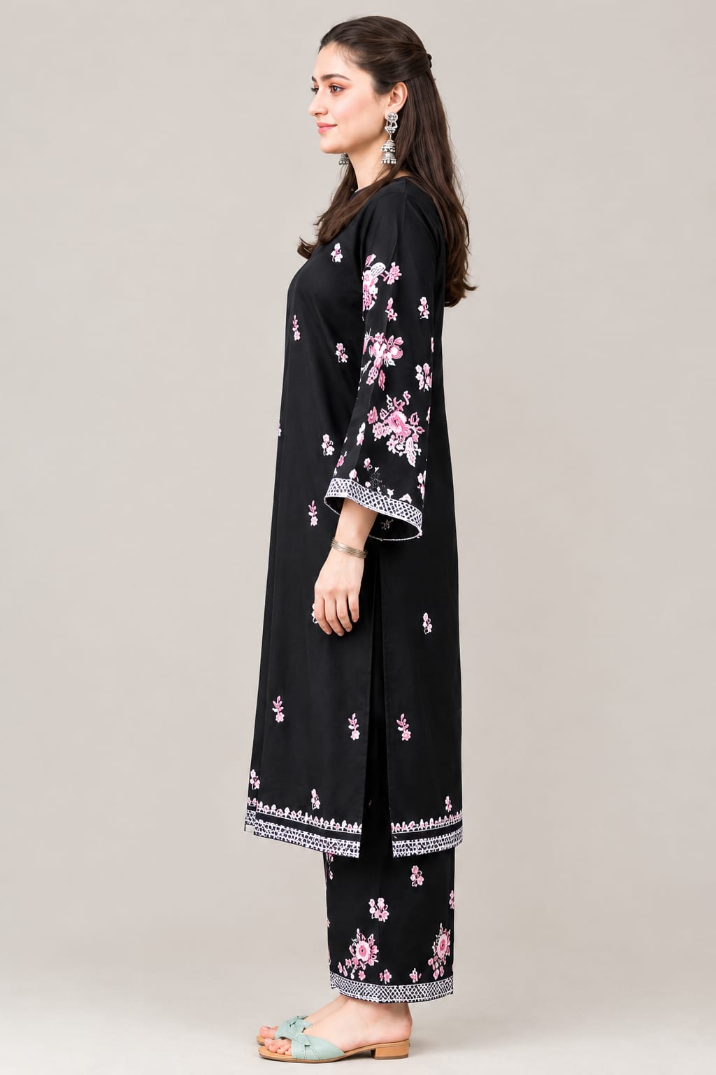 Women's Black Floral Embroidered 2-Piece Suit – Saira Collection - unstitch
